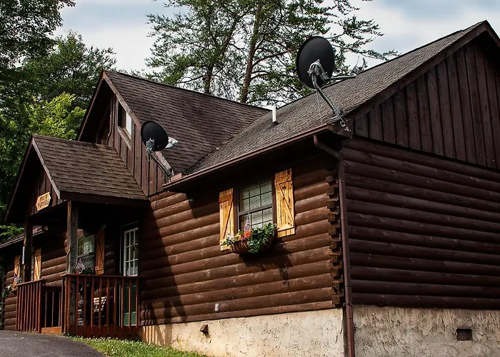 Idyllic Cabin With Hot Tub Less Than 2 Mi To Dollywood!