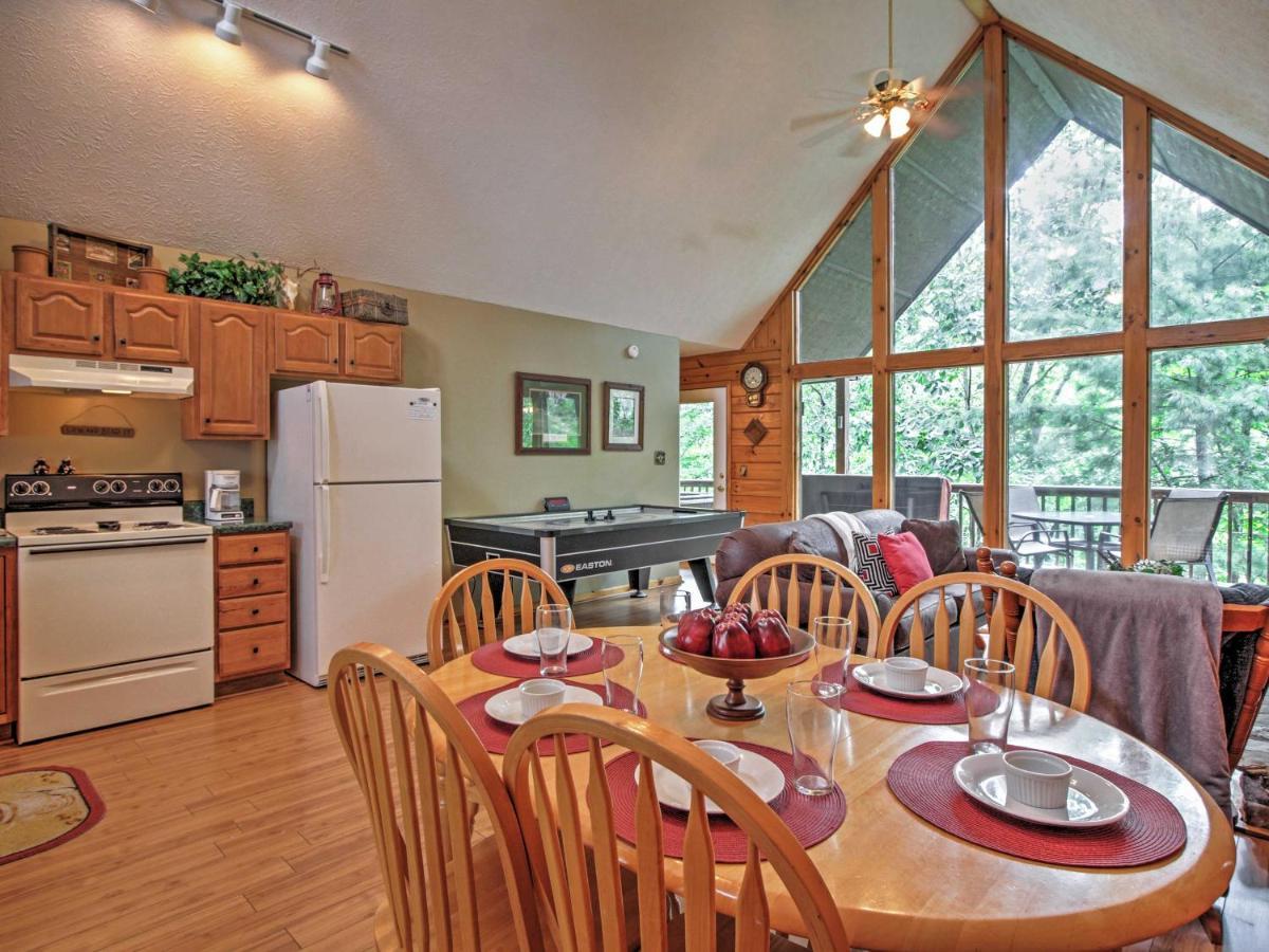Idyllic With Hot Tub Less Than 2 Mi To Dollywood! Sevierville